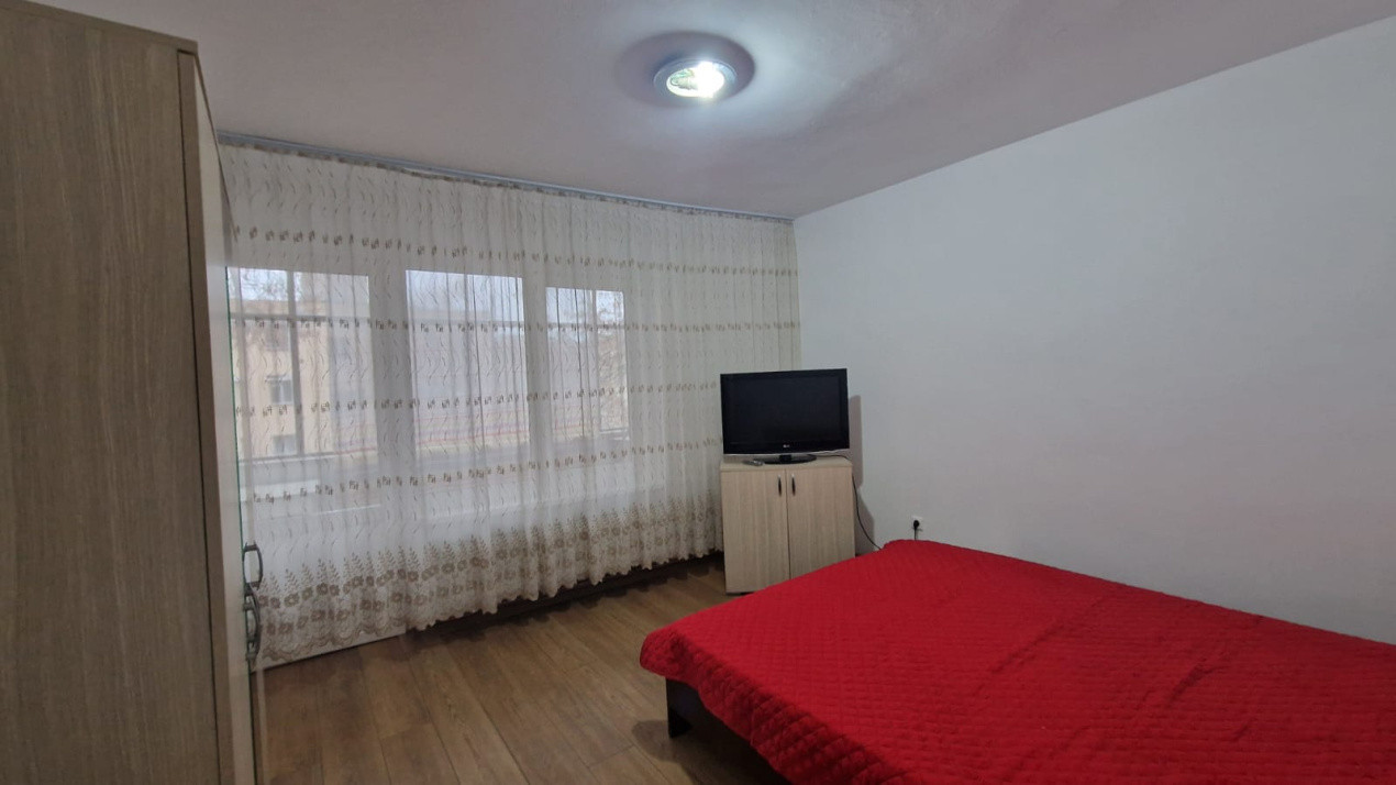 Apartament 3 camere, decomandat, 76mp, 1 Mai, zona Sara
