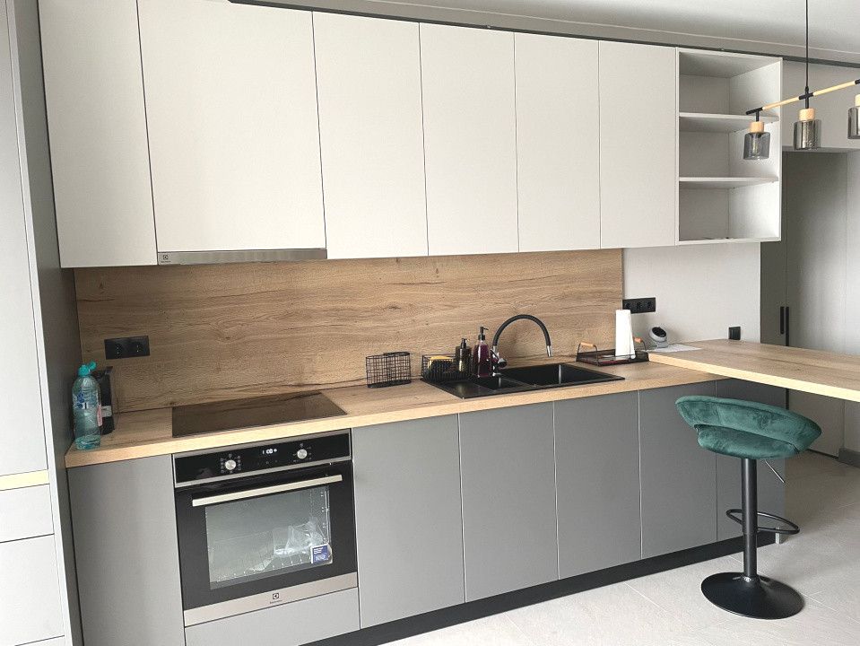 De inchiriat apartament 3 camere zona Parc