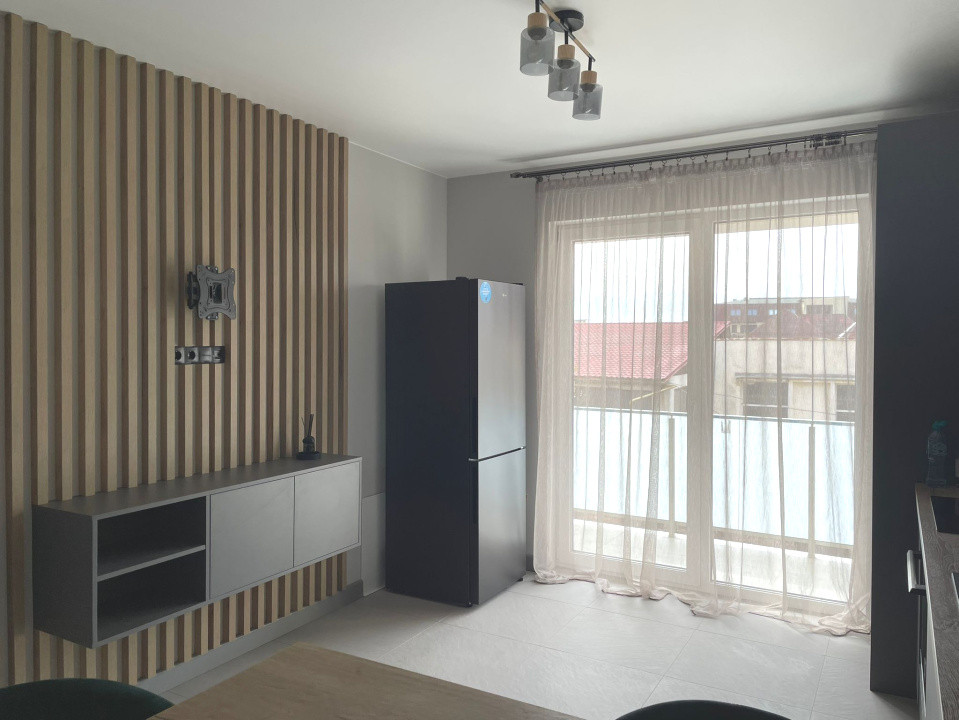 De inchiriat apartament 3 camere zona Parc