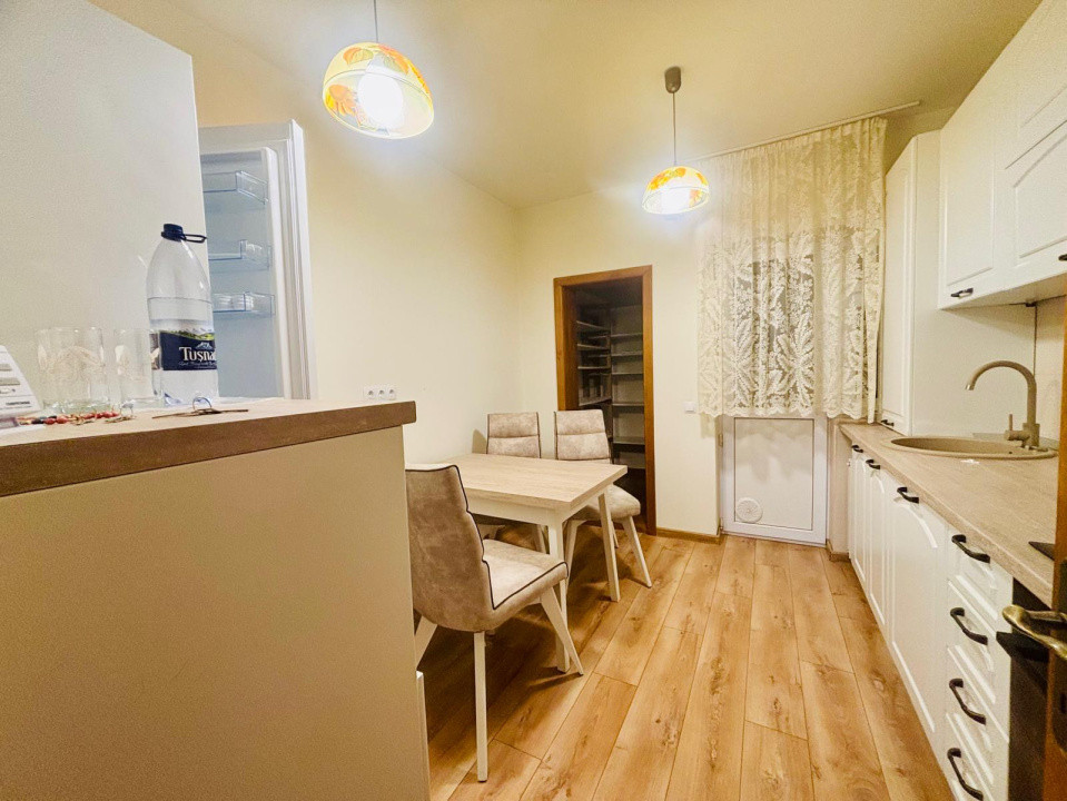 De vanzare apartament 3 camere Central