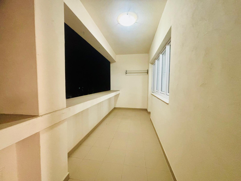 De vanzare apartament 3 camere Central