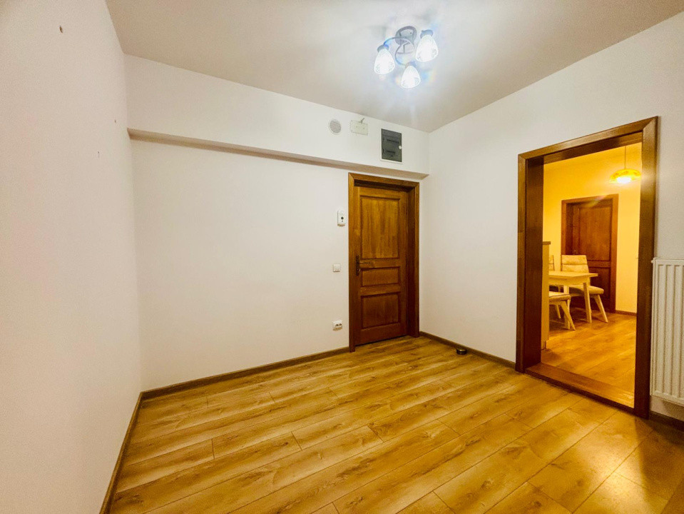 De vanzare apartament 3 camere Central