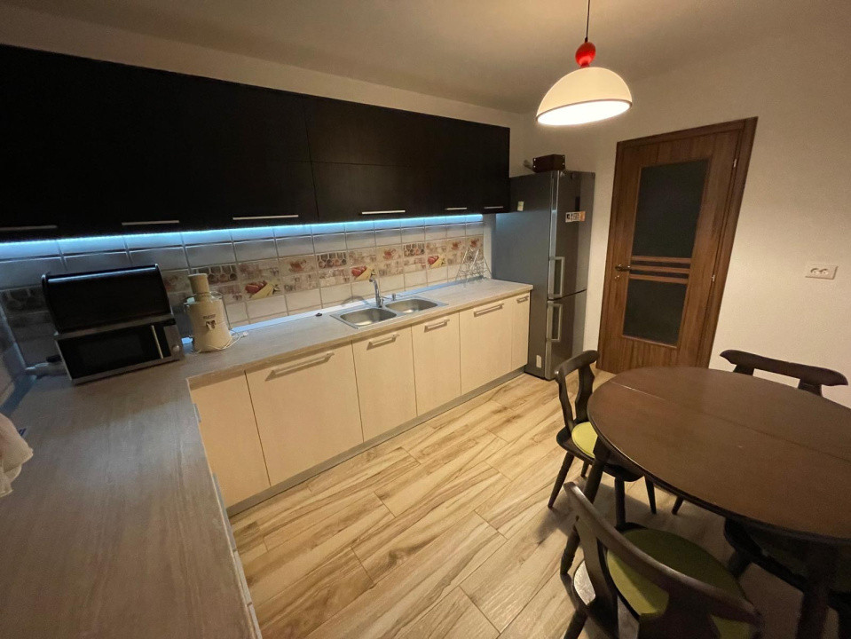 Apartament 3 camere de inchiriat central