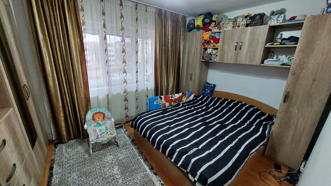 Apartament doua camere semidecomandat, etajul 3, Craiovita zona Kaufland