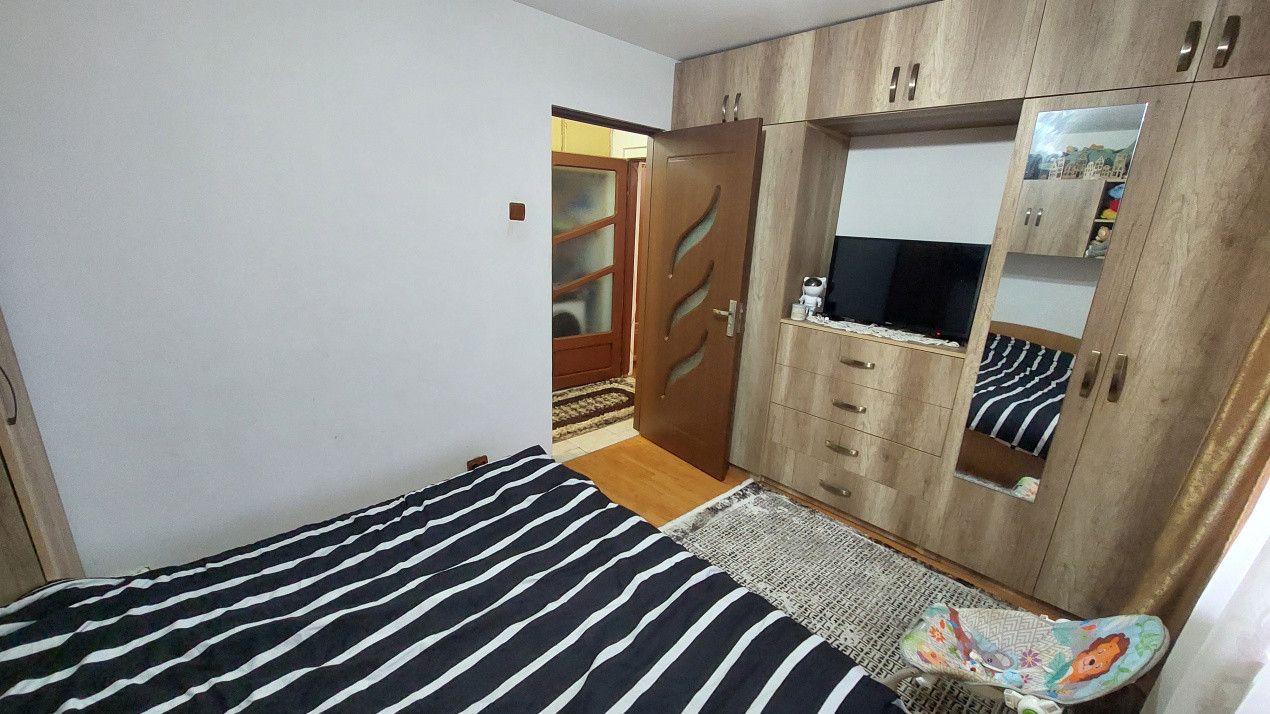 Apartament doua camere semidecomandat, etajul 3, Craiovita zona Kaufland
