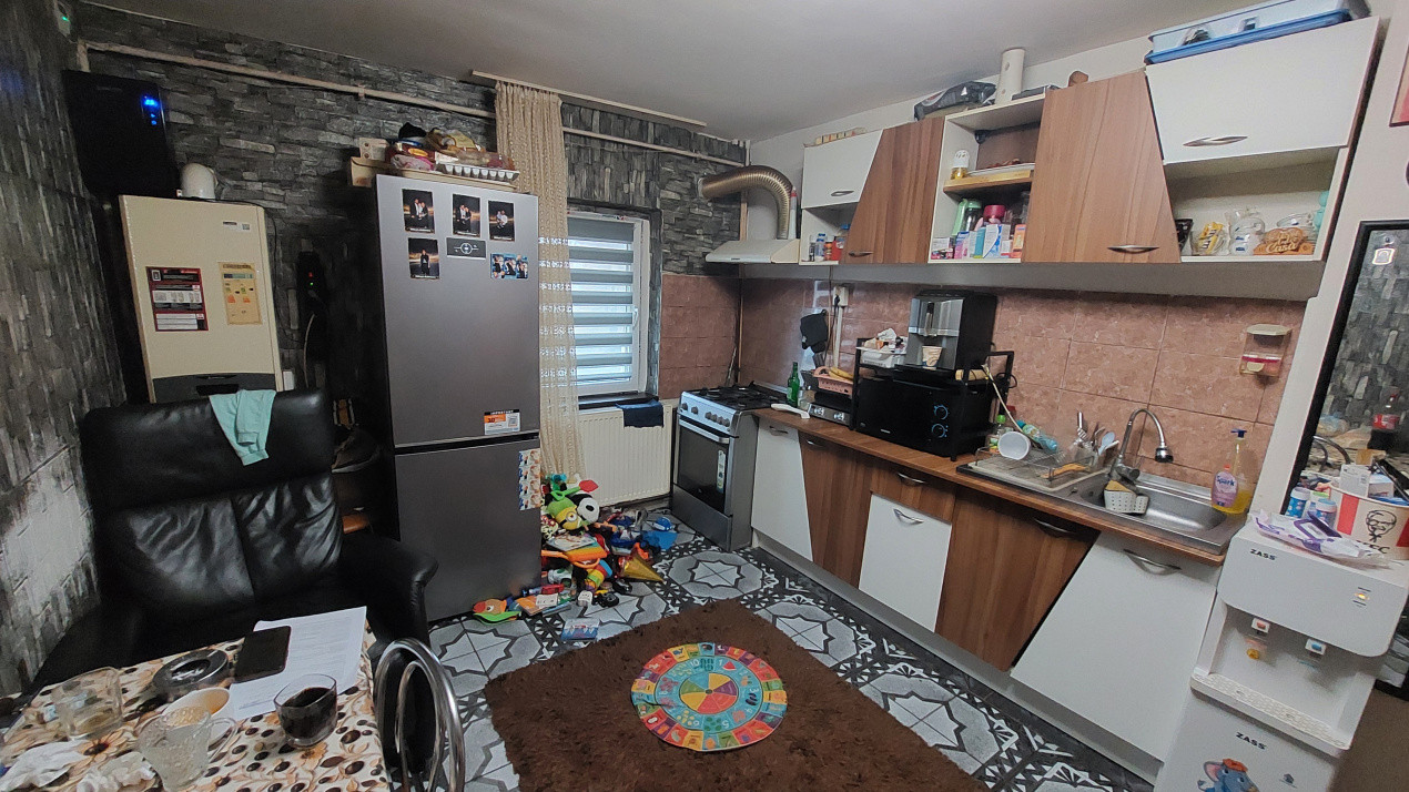 Apartament doua camere semidecomandat, etajul 3, Craiovita zona Kaufland