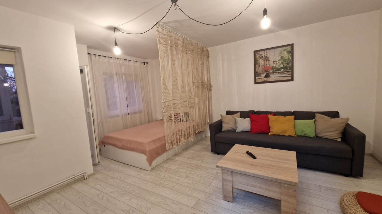 Garsoniera decomandata, 43mp, 1 Mai, zona fostul Targ