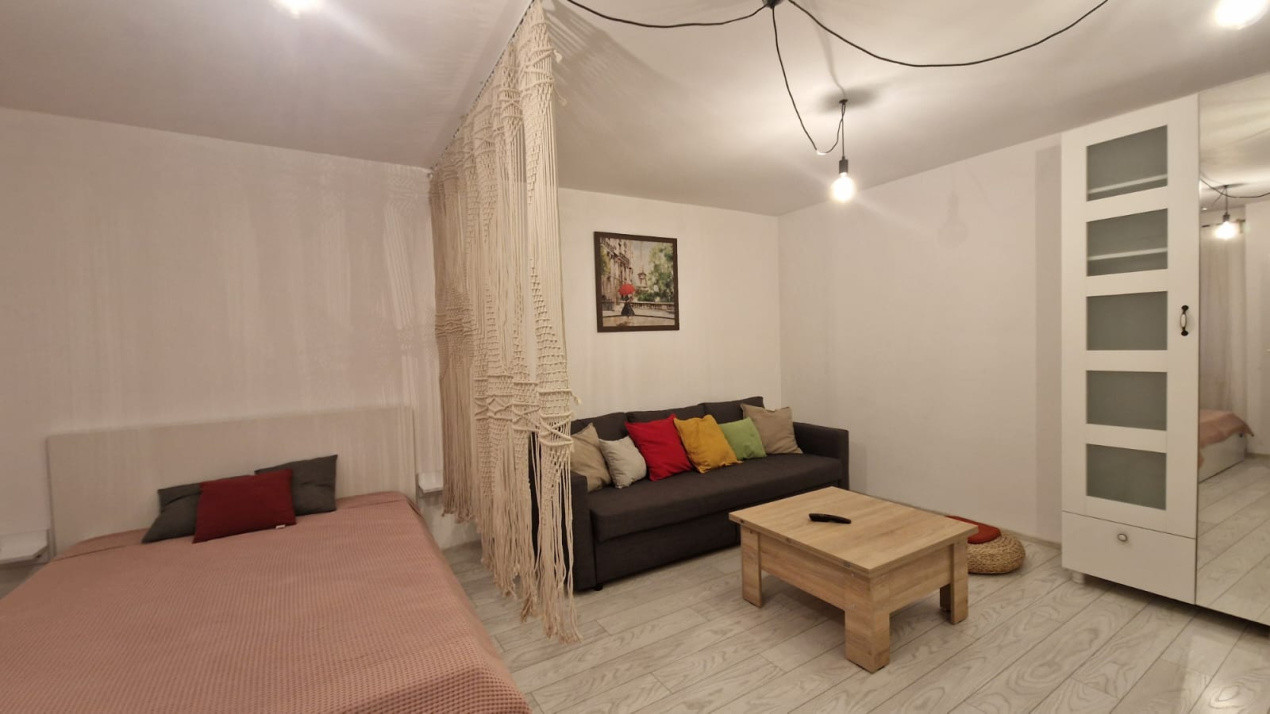 Garsoniera decomandata, 43mp, 1 Mai, zona fostul Targ