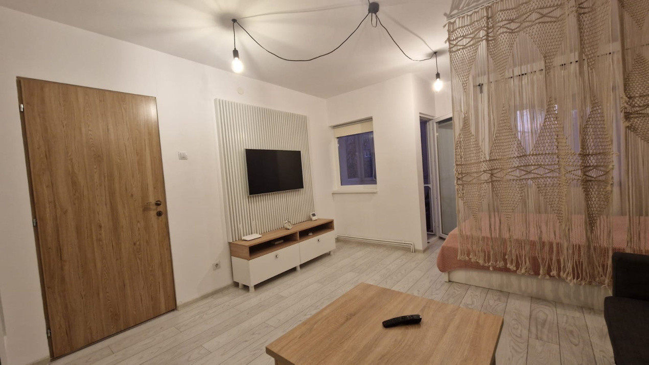 Garsoniera decomandata, 43mp, 1 Mai, zona fostul Targ