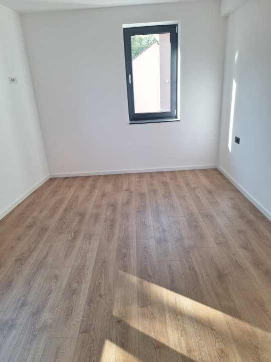 Închiriere casă nouă cu etaj și mansardă, 164 mp., Semicentral Gară