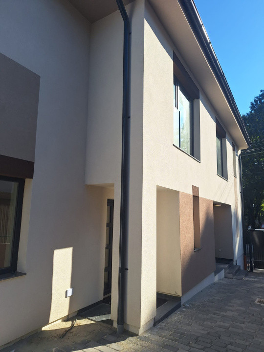 Închiriere casă nouă cu etaj și mansardă, 164 mp., Semicentral Gară