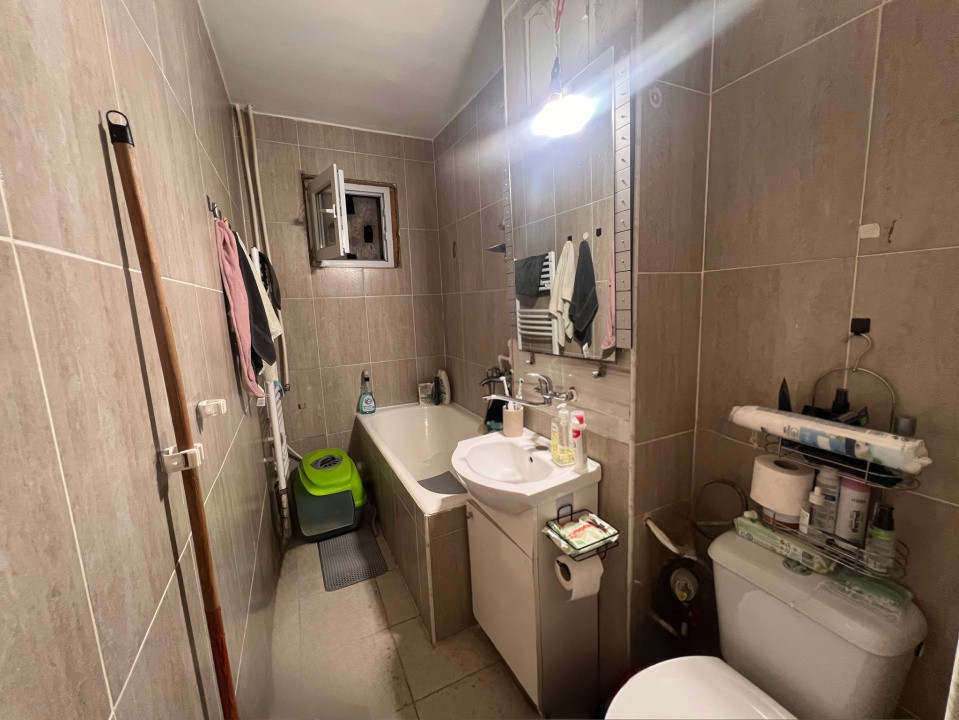 Apartament 3 camere, semidecomandat, 50.09 mp, Craiovita Noua, zona Orizont