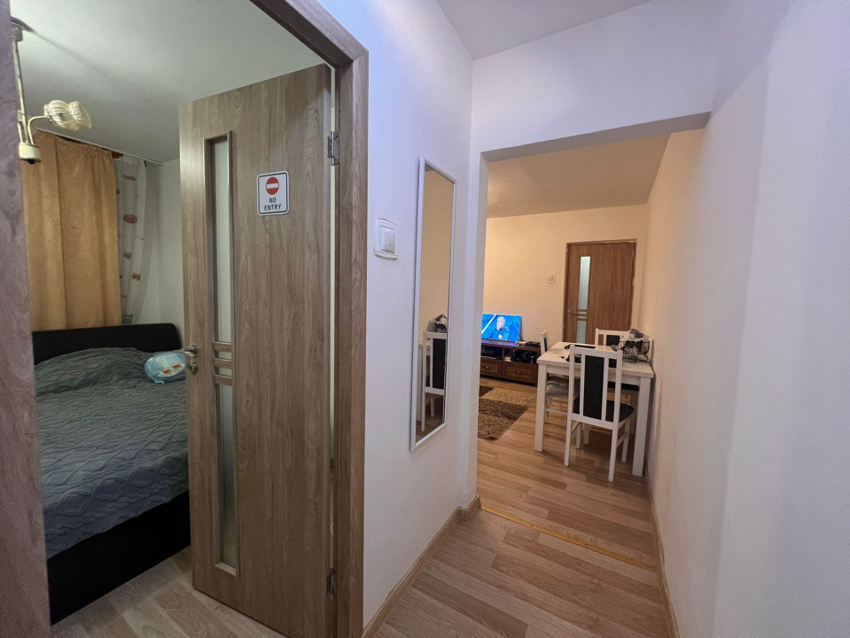 Apartament 3 camere, semidecomandat, 50.09 mp, Craiovita Noua, zona Orizont