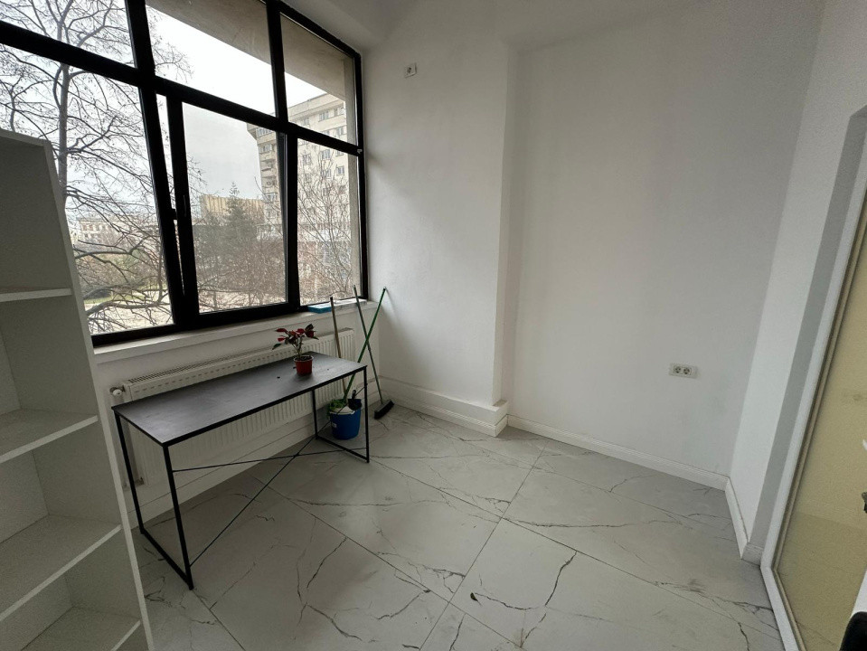 Spatiu de birou, 10mp, pretabil birou, Zona Teatrul National Marin Sorescu