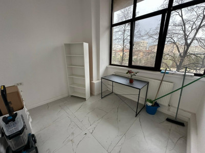 Spatiu de birou, 10mp, pretabil birou, Zona Teatrul National Marin Sorescu