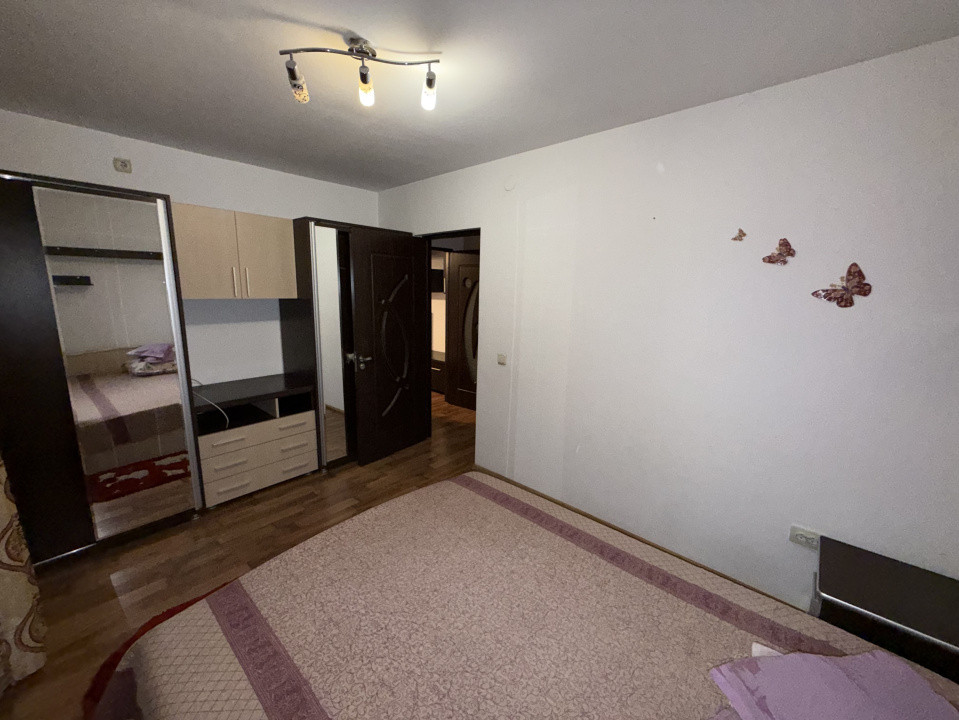 Apartament 2 camere, semidecomandat, 52mp, Rovine, zona Helmat. 