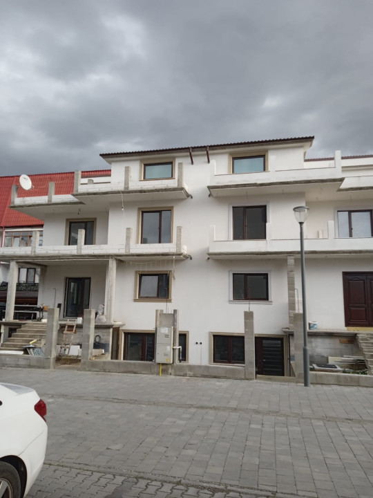 Duplex pe 3 niveluri, 6 camere, Selimbar