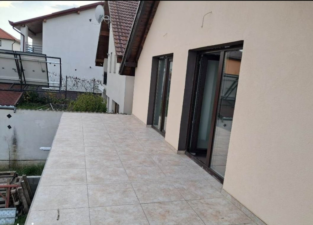 Casa 5 camere 160mputili,spre vanzare in Sura Mica