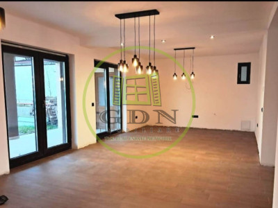 Casa 5 camere 160mputili,spre vanzare in Sura Mica