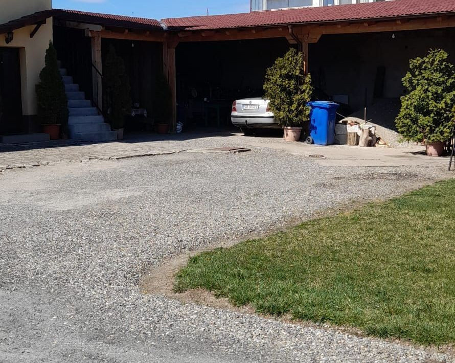 De vânzare – Vilă spațioasă cu 9 camere și teren 400 mp –Zona Turnișor