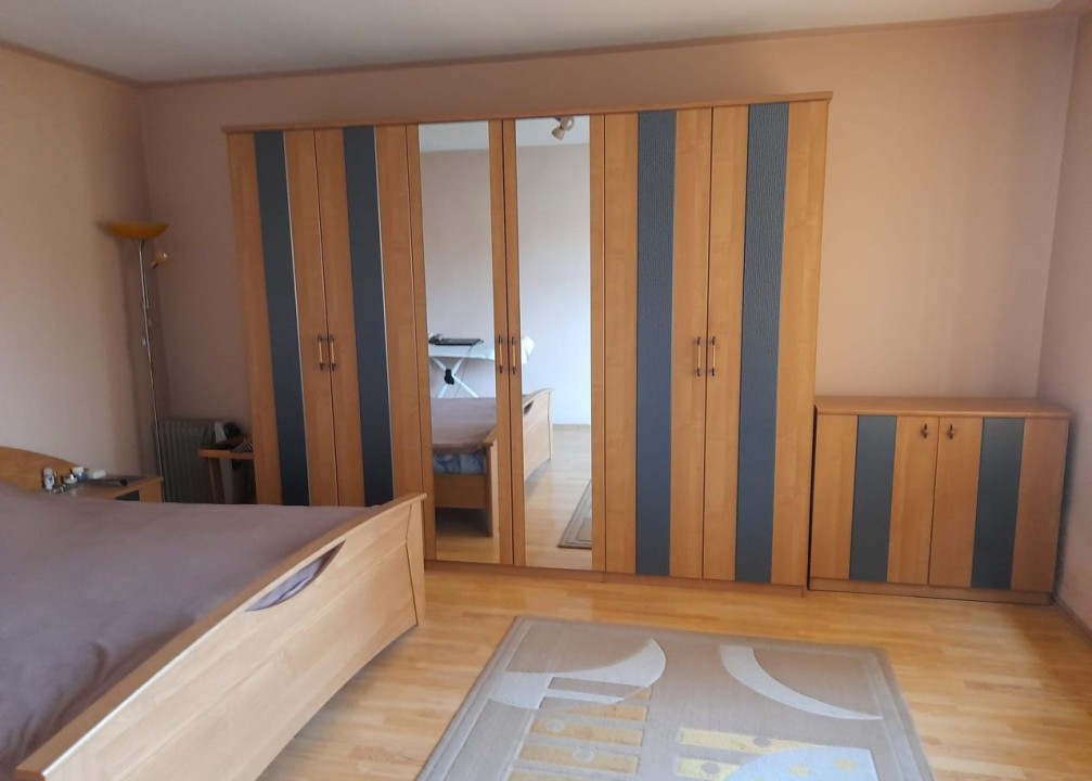 De vânzare – Vilă spațioasă cu 9 camere și teren 400 mp –Zona Turnișor