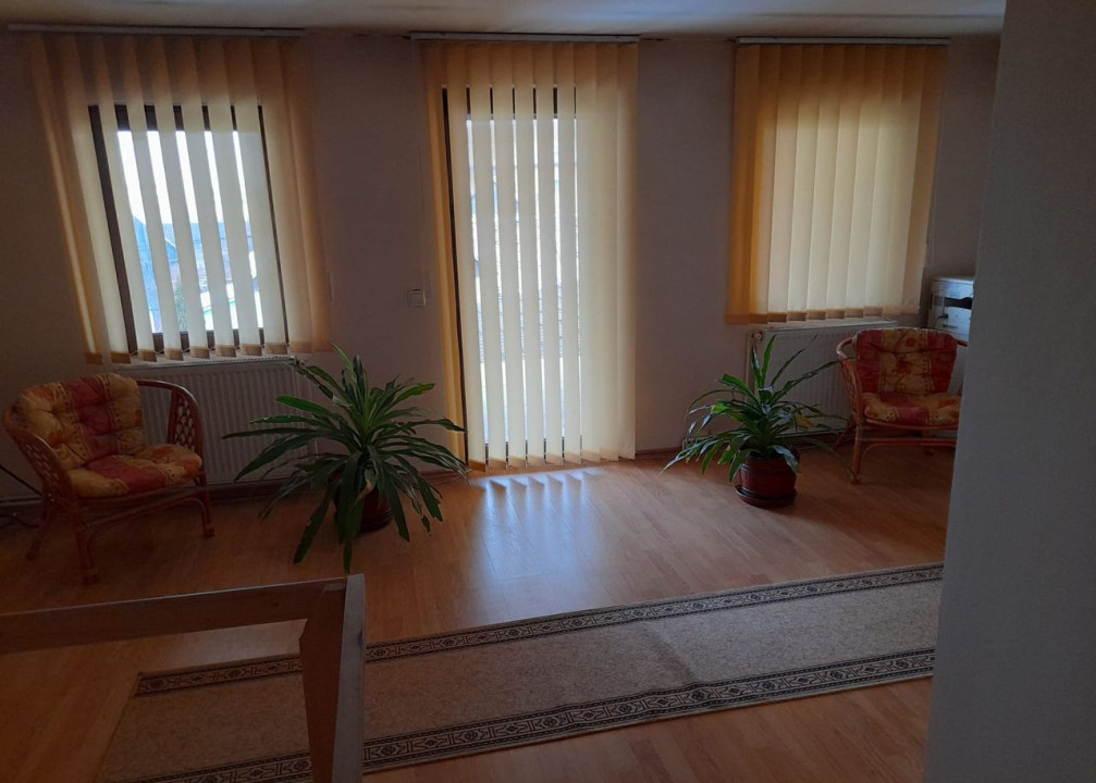 De vânzare – Vilă spațioasă cu 9 camere și teren 400 mp –Zona Turnișor