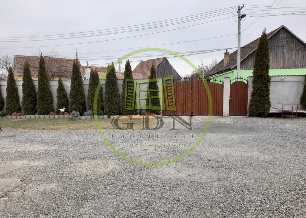 De vânzare – Vilă spațioasă cu 9 camere și teren 400 mp –Zona Turnișor