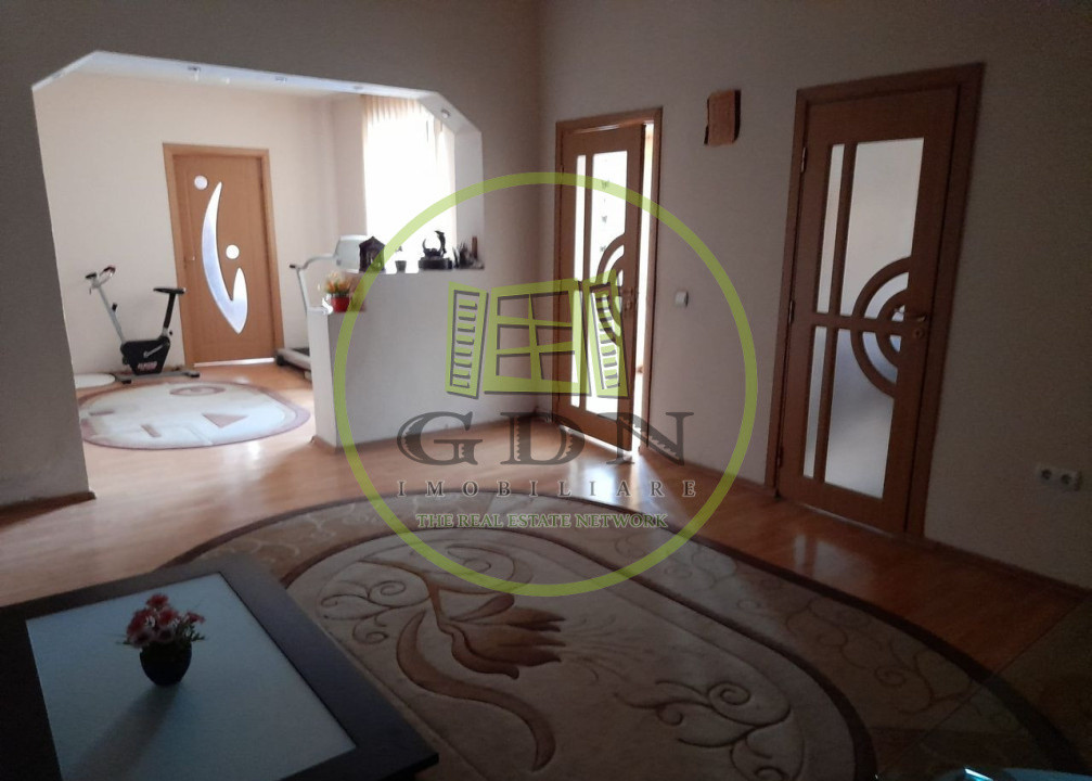 De vânzare – Vilă spațioasă cu 9 camere și teren 400 mp –Zona Turnișor