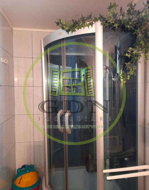 De vânzare – Vilă spațioasă cu 9 camere și teren 400 mp –Zona Turnișor