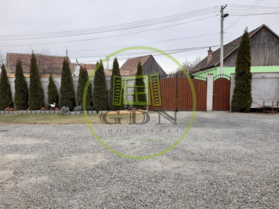 De vânzare – Vilă spațioasă cu 9 camere și teren 400 mp –Zona Turnișor