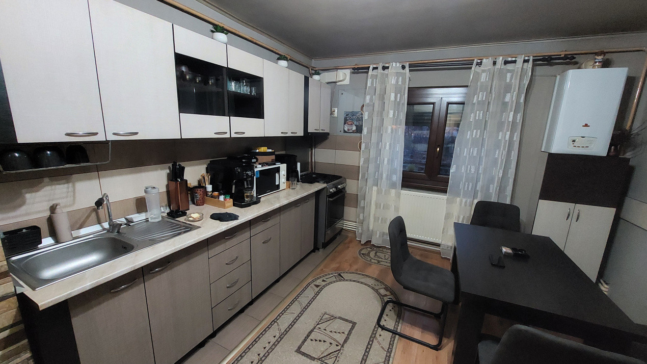 Apartament 3 camere, decomandat, parter, 66.8 mp, Craiovita Noua, zona Niela