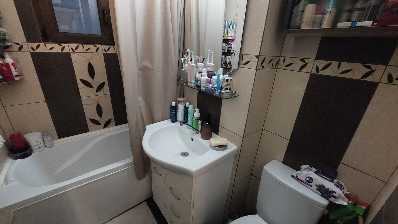 Apartament 3 camere, decomandat, parter, 66.8 mp, Craiovita Noua, zona Niela