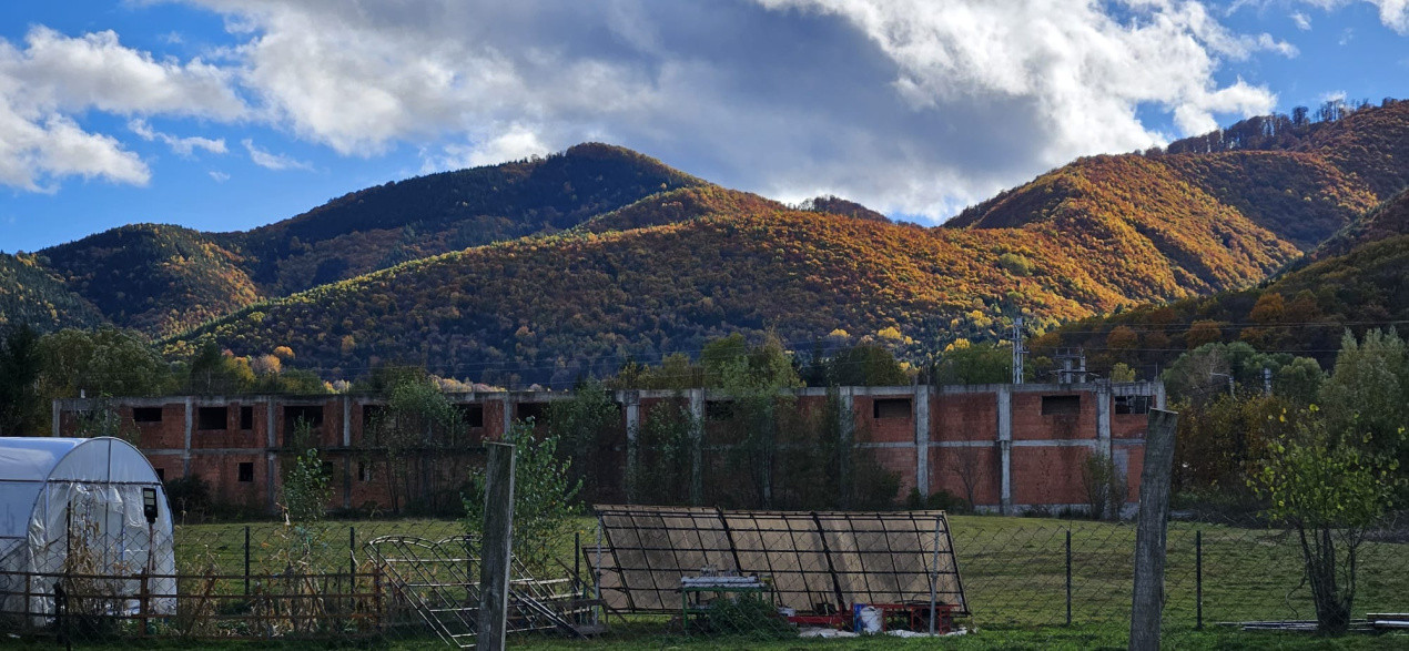 Teren intravilan | 500 mp autorizație de construcți-de vânzare –Tocile
