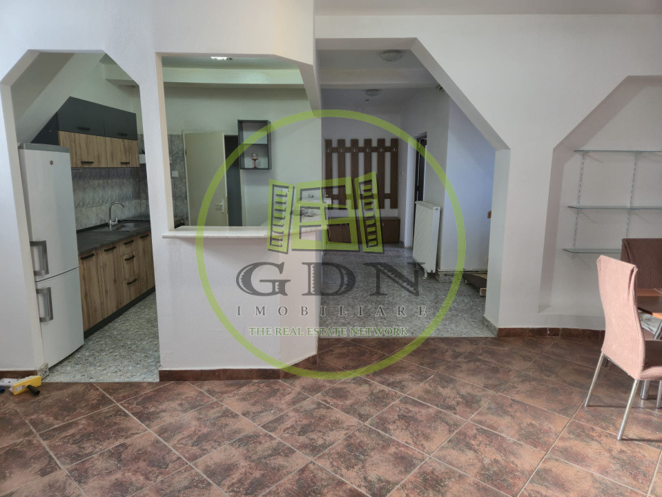 Casa de închiriat  4  camere zona Parcul Sub Arini 