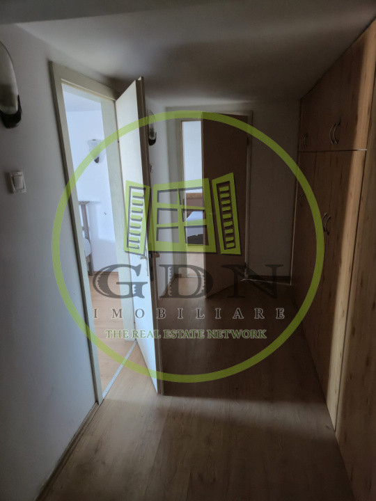 Casa de închiriat  4  camere zona Parcul Sub Arini 