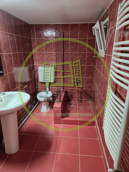 Casa de închiriat  4  camere zona Parcul Sub Arini 