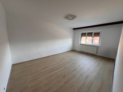 Apartament 2 camere, decomandat, Rovine, zona Ibiza