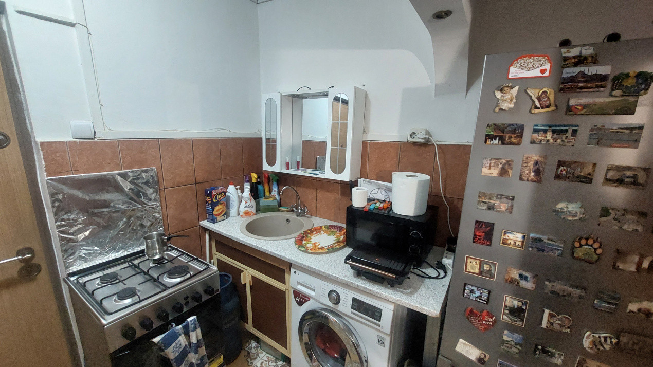 Camera de camin, 20mp, etajul 3, cartier Sarari, zona Liceul Henri Coanda