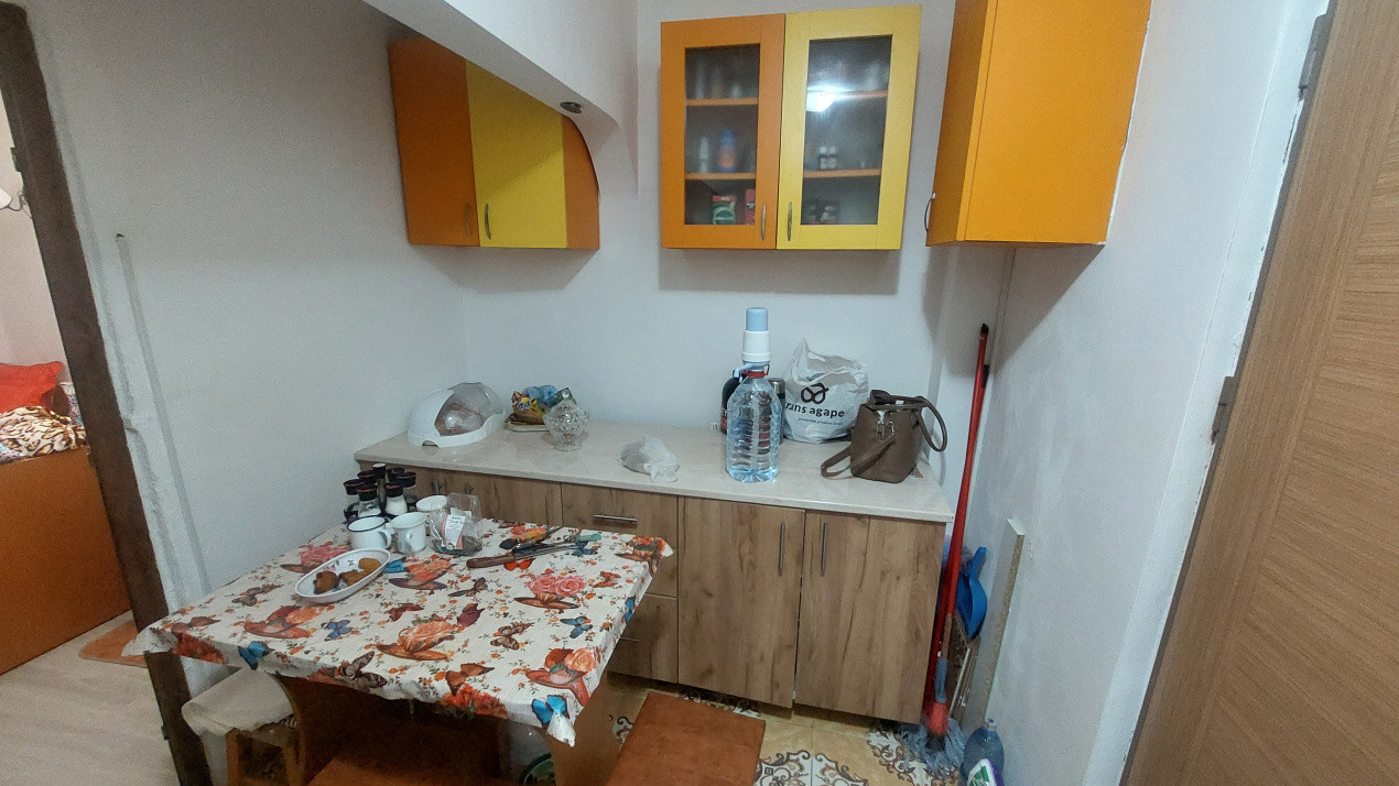 Camera de camin, 20mp, etajul 3, cartier Sarari, zona Liceul Henri Coanda