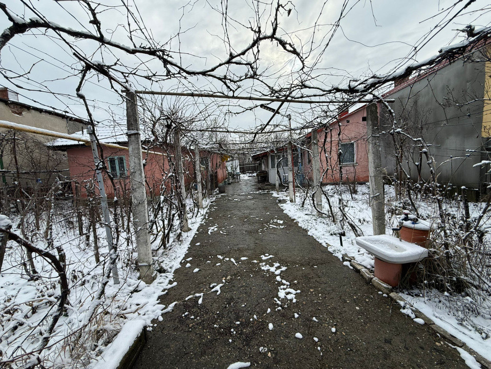 Casa parter, 700 MP teren, 50 MP utili, Craiova, cartier Bariera Valcii