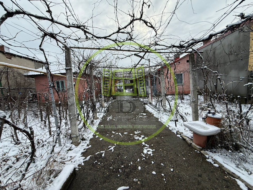 Casa parter, 700 MP teren, 50 MP utili, Craiova, cartier Bariera Valcii