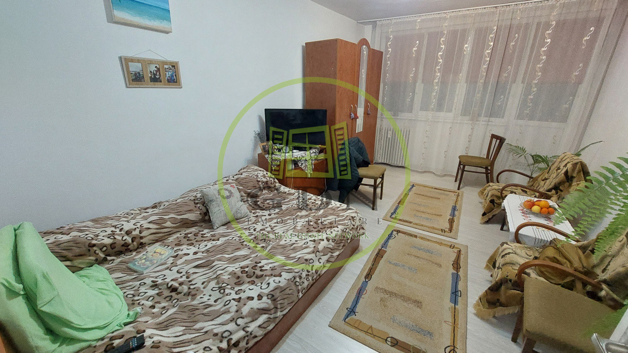 Garsoniera decomandata, etajul 8, Calea Bucuresti zona Rotonda