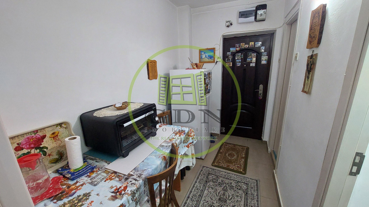 Garsoniera decomandata, etajul 8, Calea Bucuresti zona Rotonda