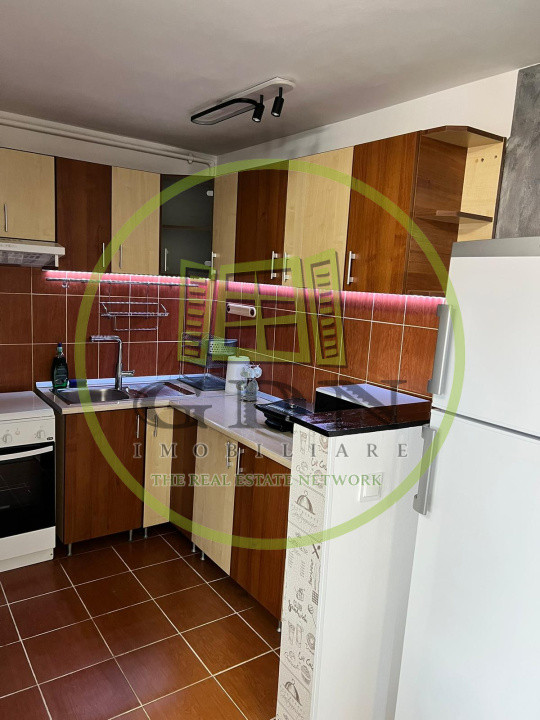 Apartament 3 camere 60m2 de vanzare - Semaforului