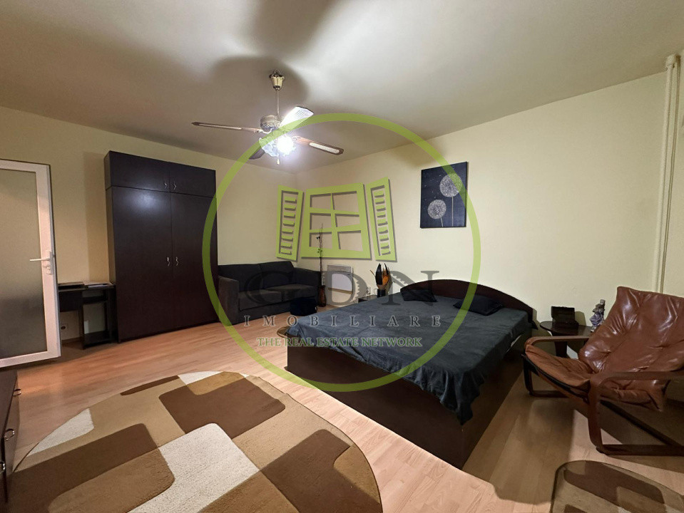 Garsoniera 40 mp, decomandata, Centru, Zona Universitatea din Craiova