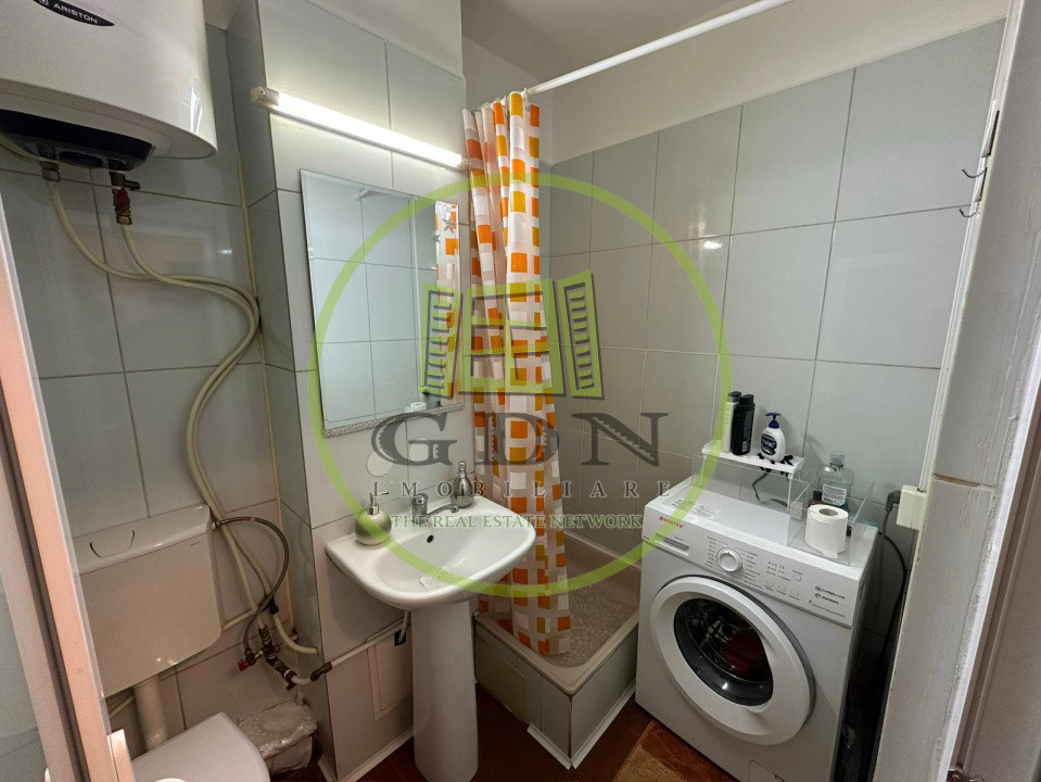 Garsoniera 40 mp, decomandata, Centru, Zona Universitatea din Craiova