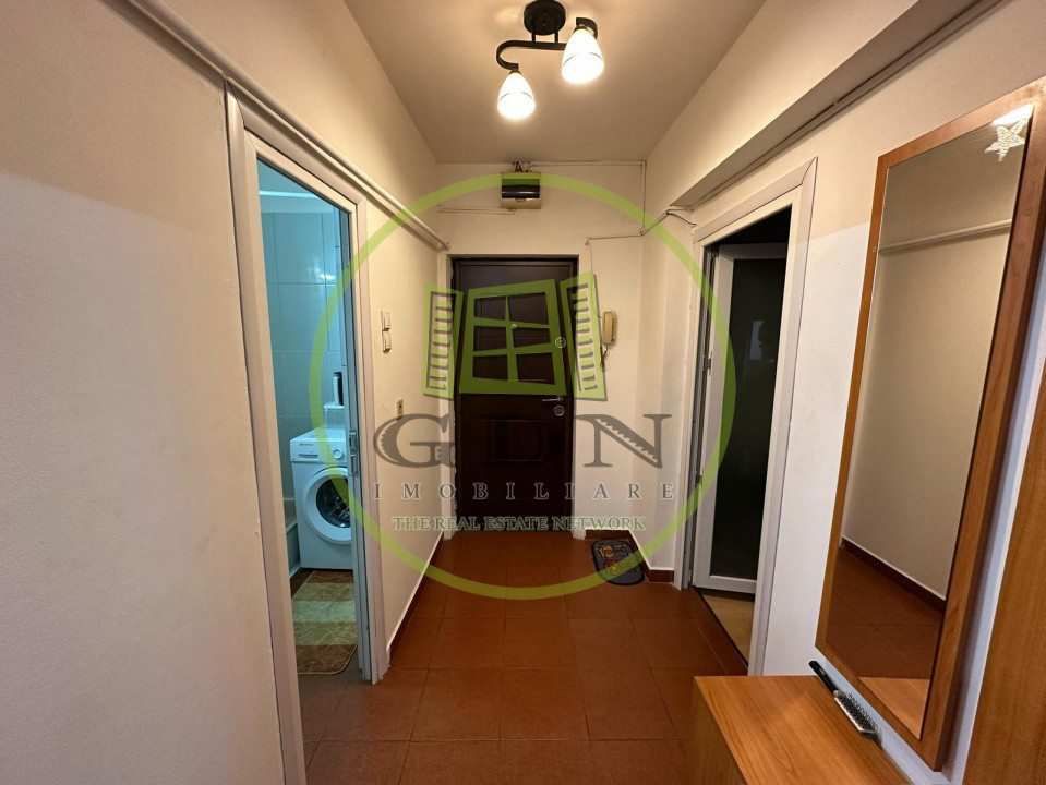 Garsoniera 40 mp, decomandata, Centru, Zona Universitatea din Craiova