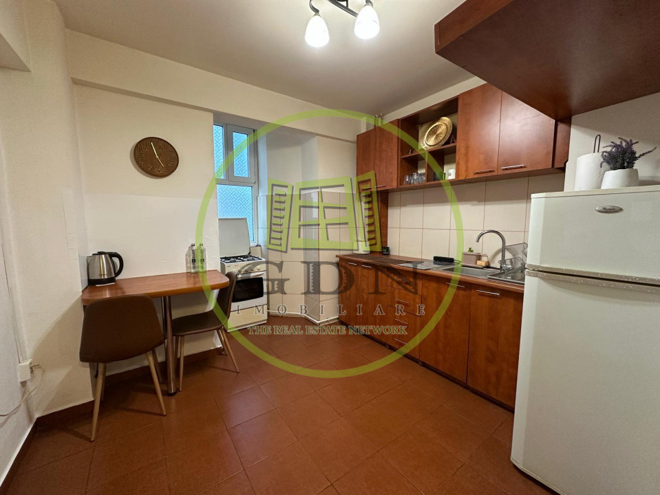 Garsoniera 40 mp, decomandata, Centru, Zona Universitatea din Craiova