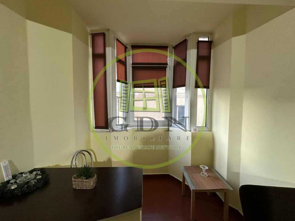 Garsoniera 40 mp, decomandata, Centru, Zona Universitatea din Craiova