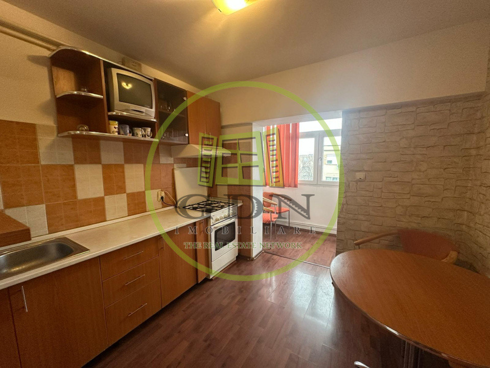 Apartament 3 camere, 64 mp, cartier Rovine, zona Damarin